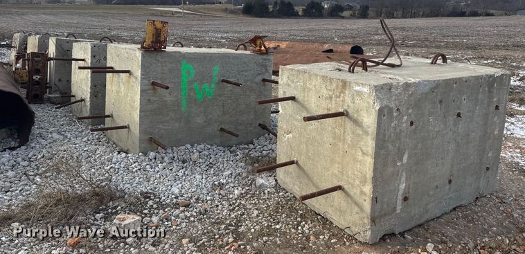 (19) concrete blocks - EN0806