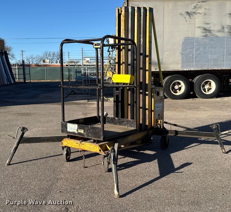 Bio-Jax Cougar vertical lift - ET4104