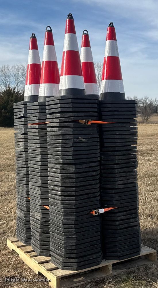 (250) Iranch traffic cones - ET4150
