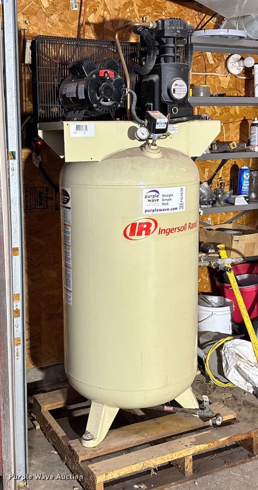 2013 Ingersoll rand TSN4N5 air compressor - FG1639