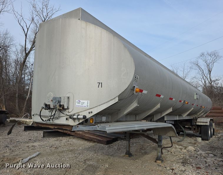 1975 Fruehauf TAGF2FSF tank trailer - FI0749
