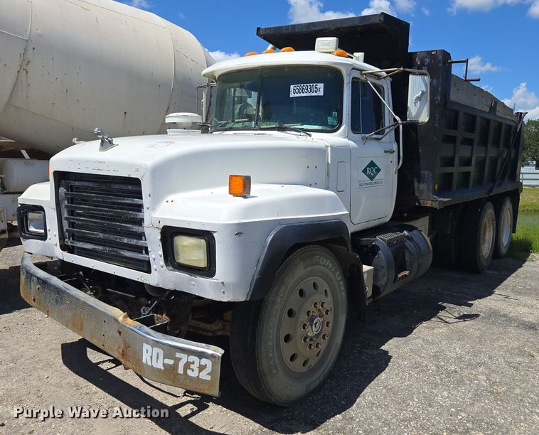 2001 Mack RD688S dump truck - YA1079