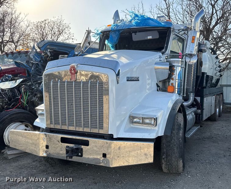 2024 Kenworth T800 vacuum truck - YA1805