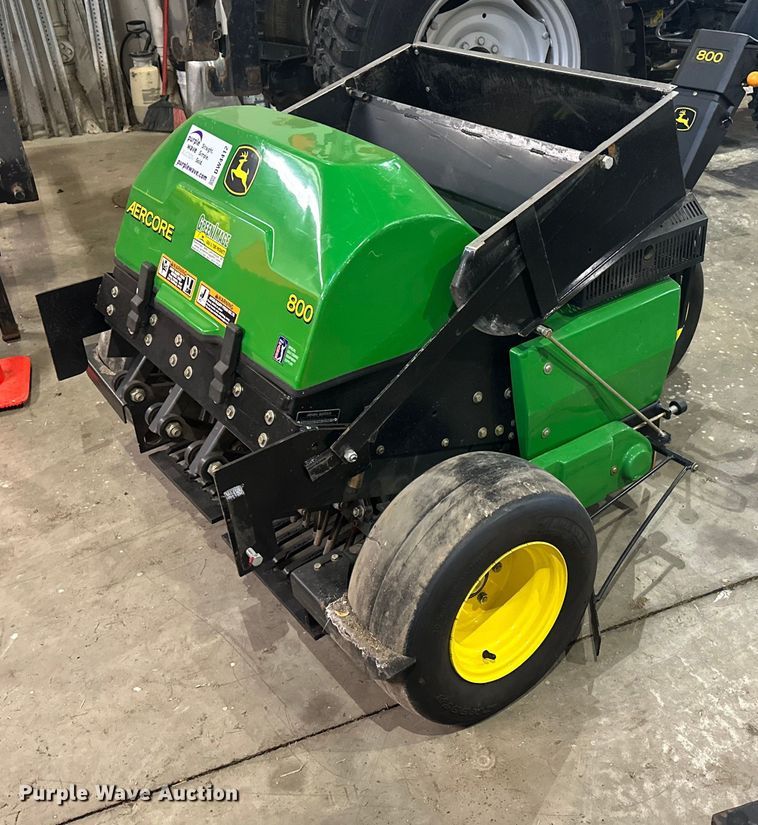 John Deere 800 Aercore aerator  - DW4412