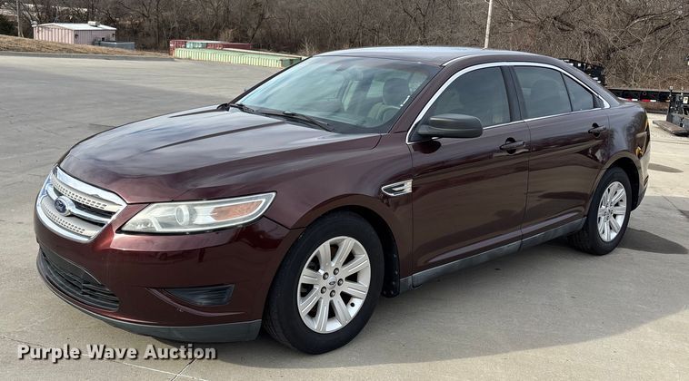 2010 Ford Taurus  - DX5936