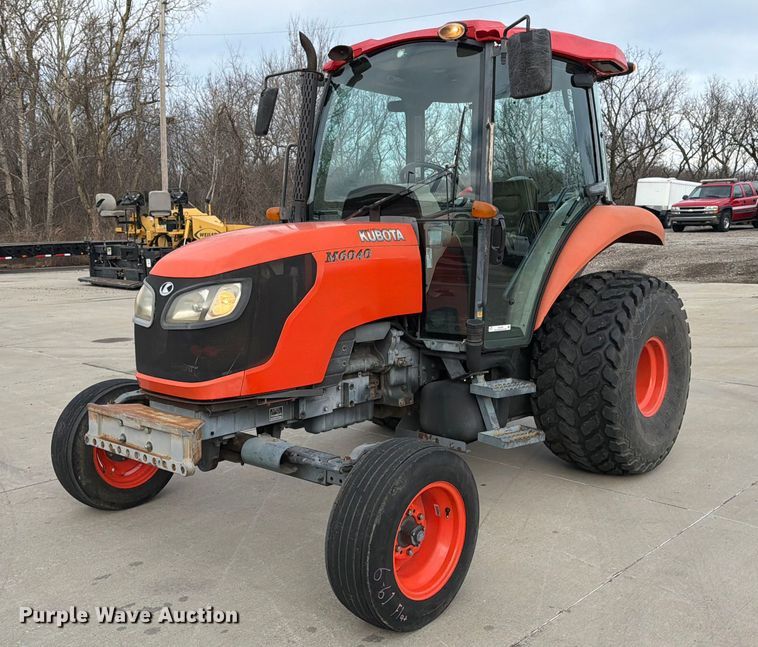 Kubota M6040F tractor - DX5938
