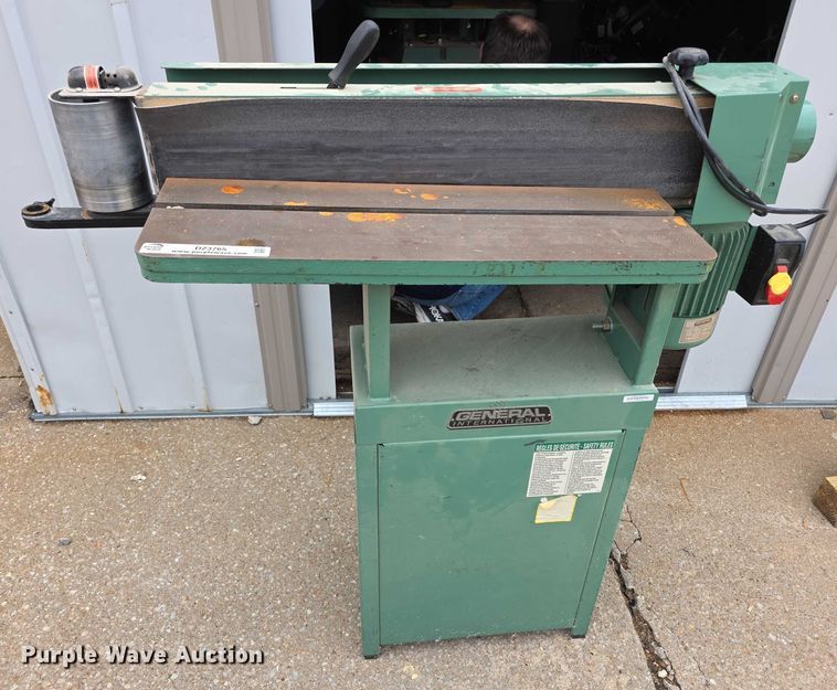International General 15005M1  belt sander - DZ3765