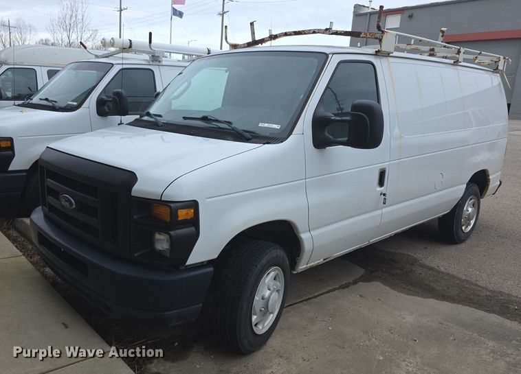 2009 Ford E250 van - DZ3789