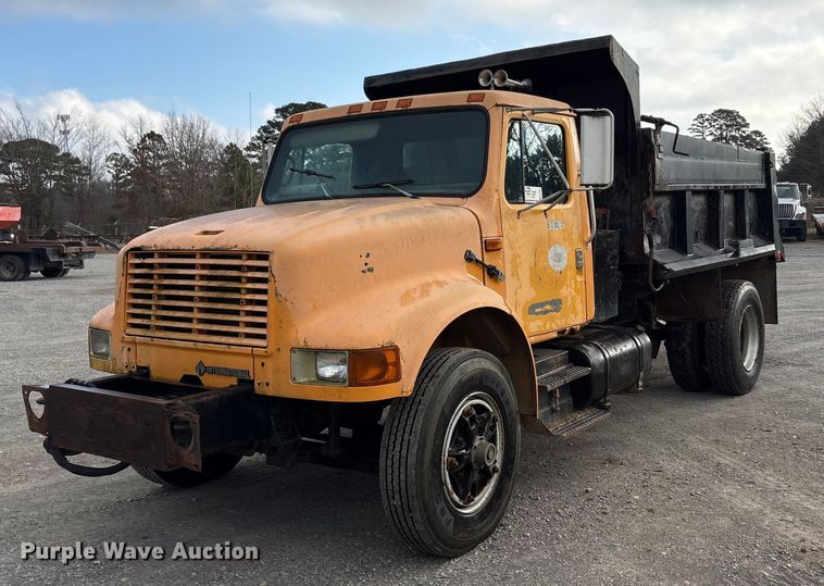 1992 International 4700 dump truck - EA7904