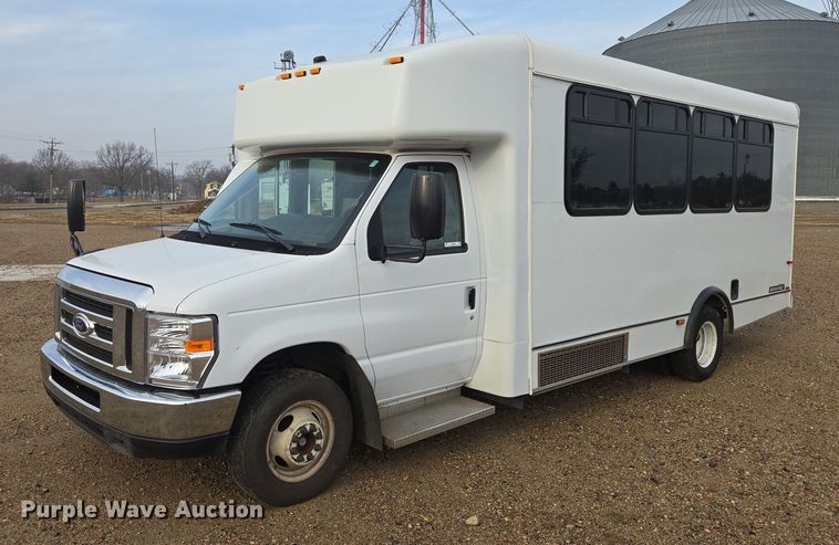 2016 Ford Eldorado Advantage 240 shuttle bus - ES2668