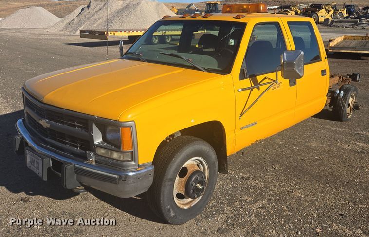 1997 Chevrolet 3500 Crew Cab pickup truck cab and chassis - ES2723