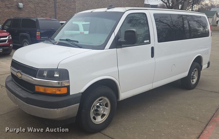 2017 Chevrolet Express 2500 van - ES2731