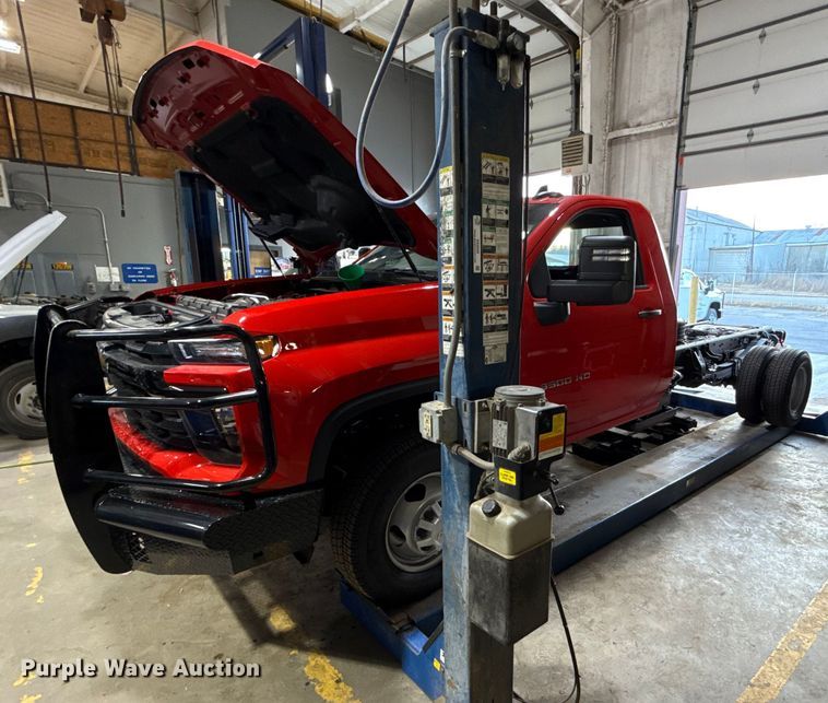 Rotary SM012N-001 four post automotive lift - ES5628