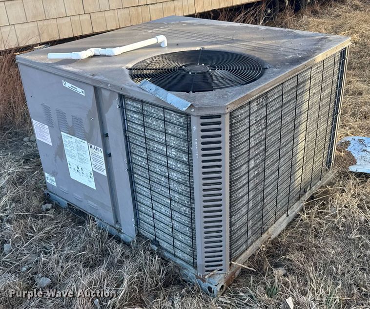 (2) AC units - FB0562