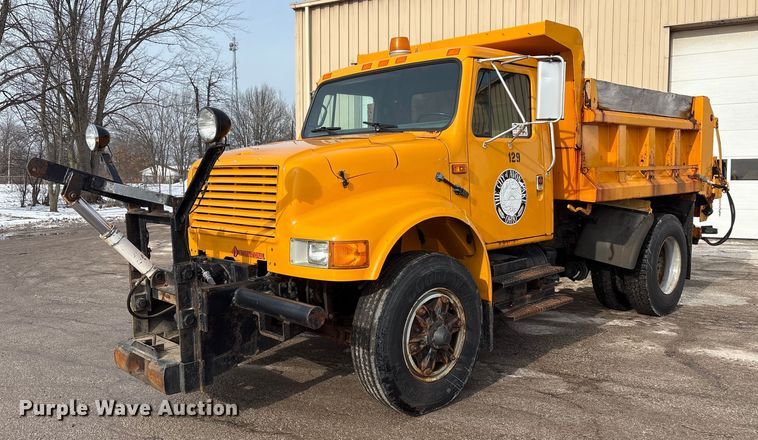 1991 International 4900 dump truck - FK1086