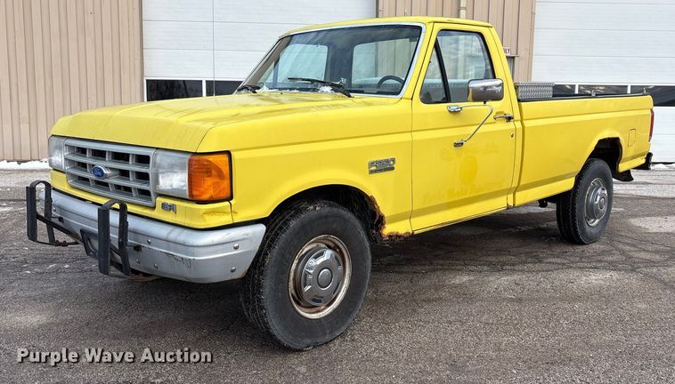 1990 Ford F250 Custom pickup truck - FK1091