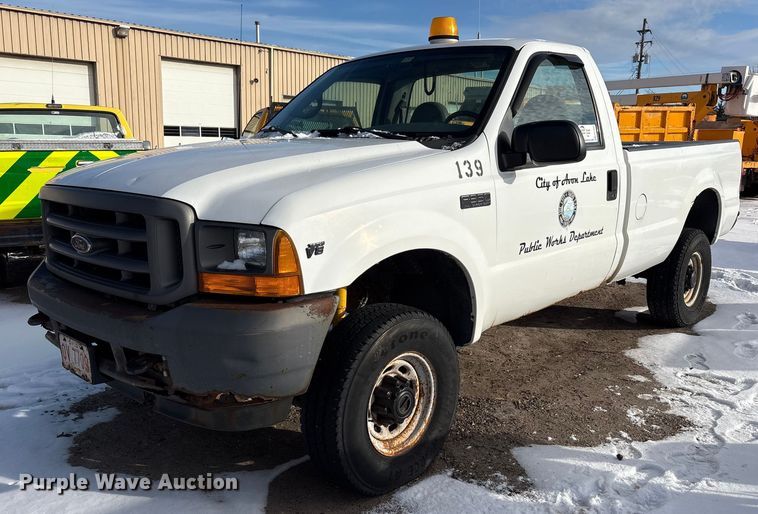 2001 Ford F350 Super Duty XL pickup truck - FK1092