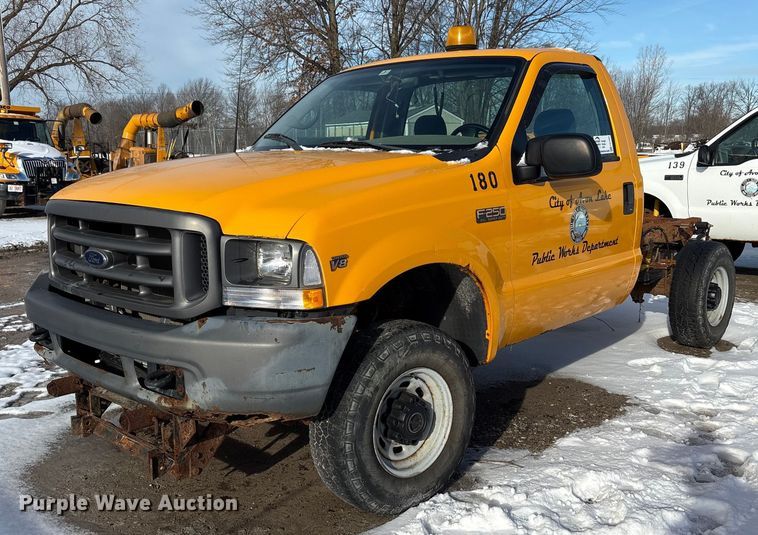 2002 Ford F250 Super Duty XL pickup truck cab and chassis - FK1093