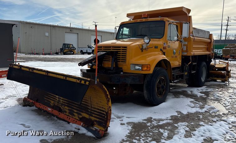 1996 International 4900 dump truck - FK1094