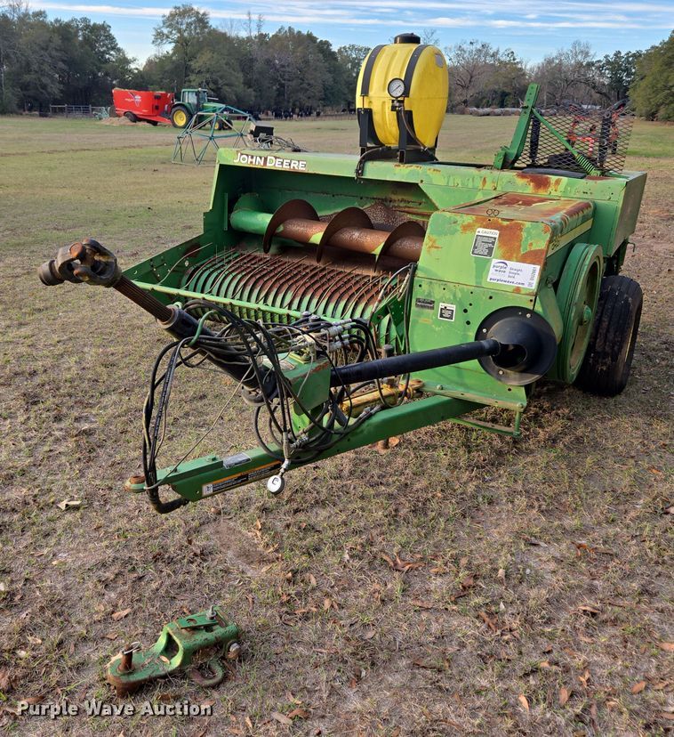 John Deere 348 small square baler - DU2661