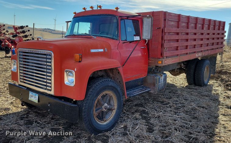 1977 IH Loadstar 1700 grain truck - EA2805
