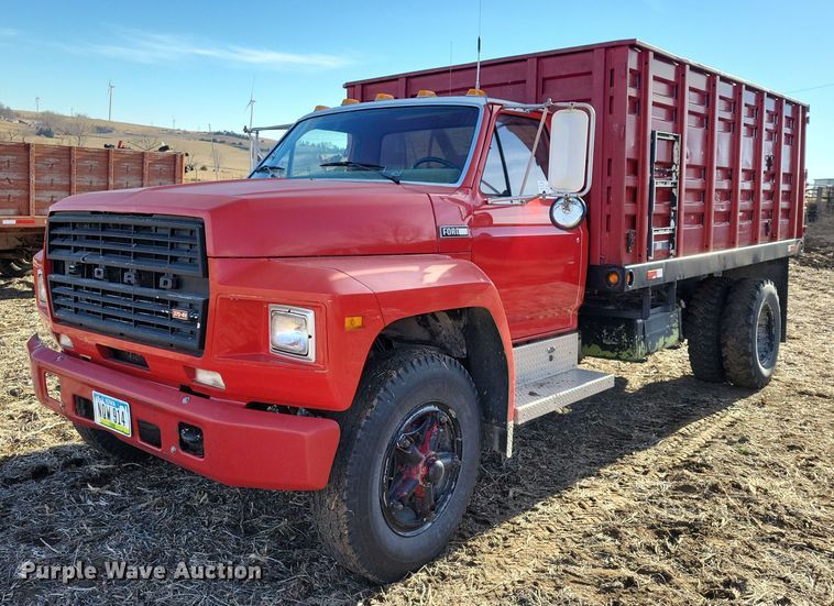 1980 Ford F700 grain truck - EA2806