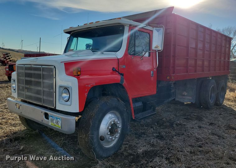 1989 IH S1900 grain truck - EA2808