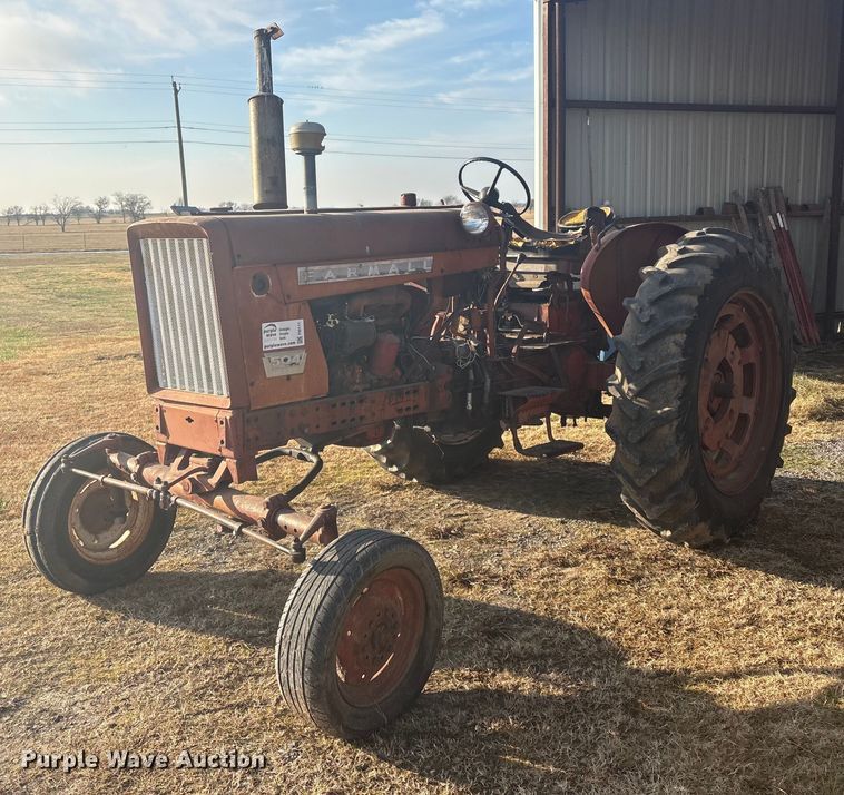 McCormick Farmall 504 tractor - FI0111