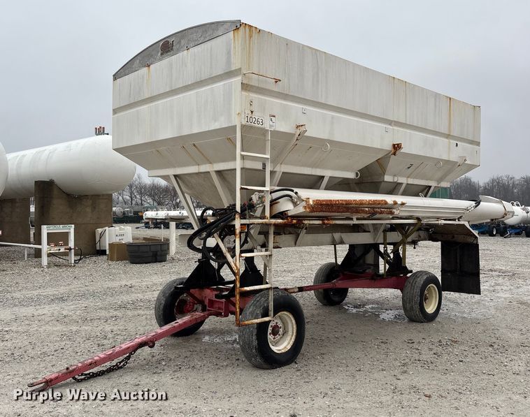 Willmar 16SS Dry fertilizer tender - FK1063
