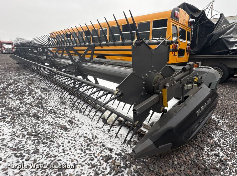 2022 Gleaner 9340 draper head - YA1881