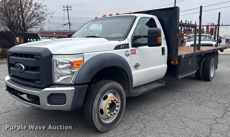 2013 Ford F550 flatbed truck - DT2781