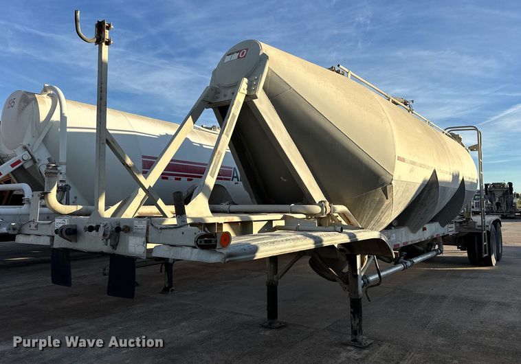 1991 Fruehauf HAB-F2-J pneumatic dry bulk trailer - DT6518