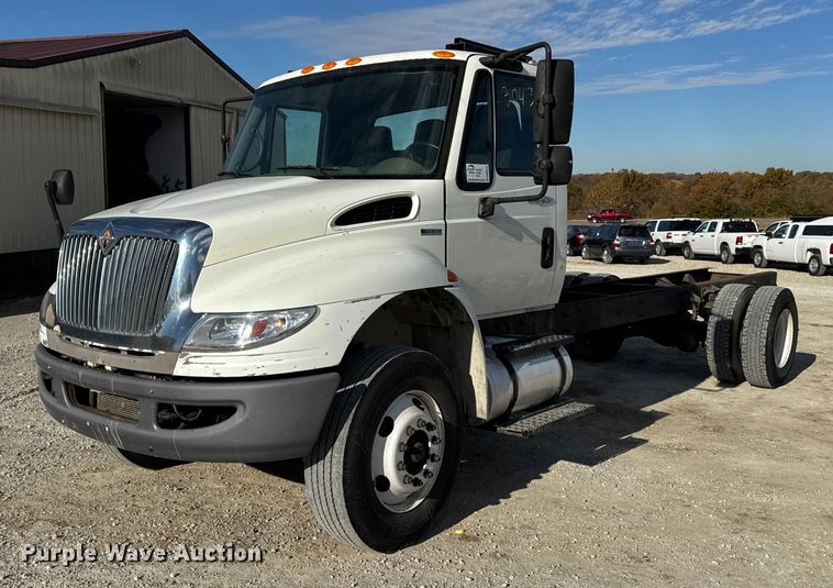 2010 International 4300 truck cab and chassis - DW6678