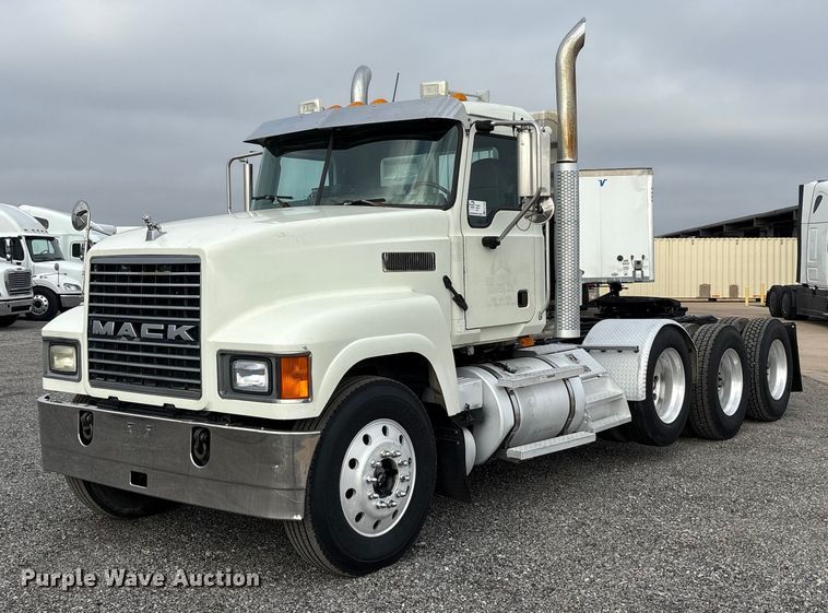 2006 Mack CHN semi truck - EA7899