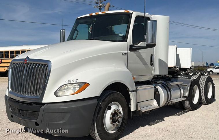2019 International LT625 semi truck - ED5087