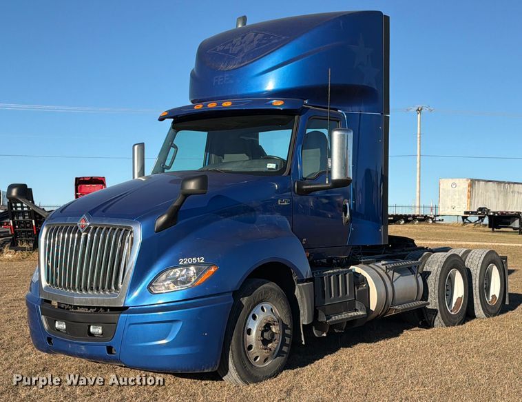 2020 International LT625 semi truck - ED5088