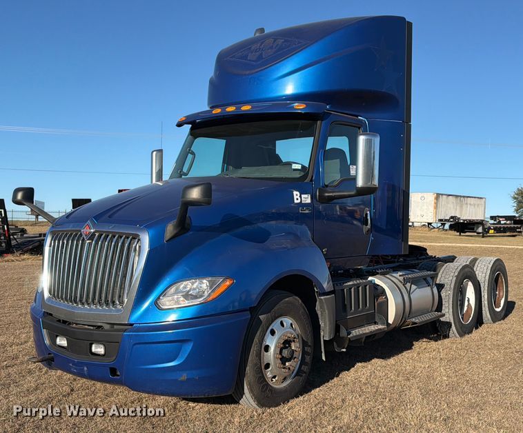 2020 International LT625 semi truck - ED5089