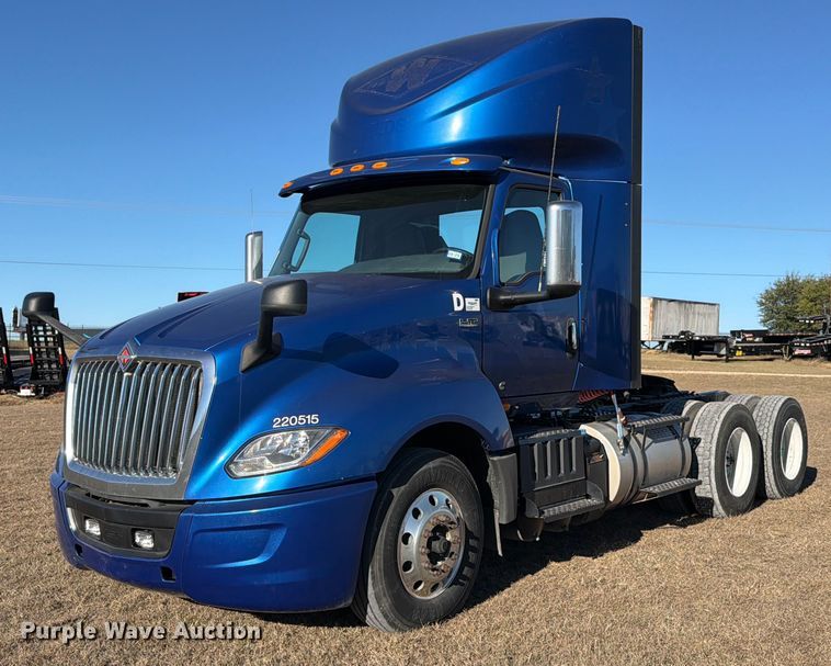 2020 International LT625 semi truck - ED5092