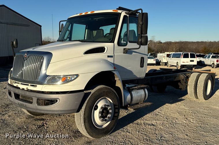 2011 International 4300 truck cab and chassis - EN0789