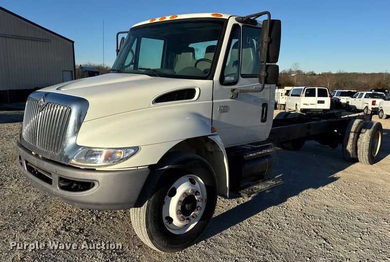 2007 International 4300 truck cab and chassis - EN0790