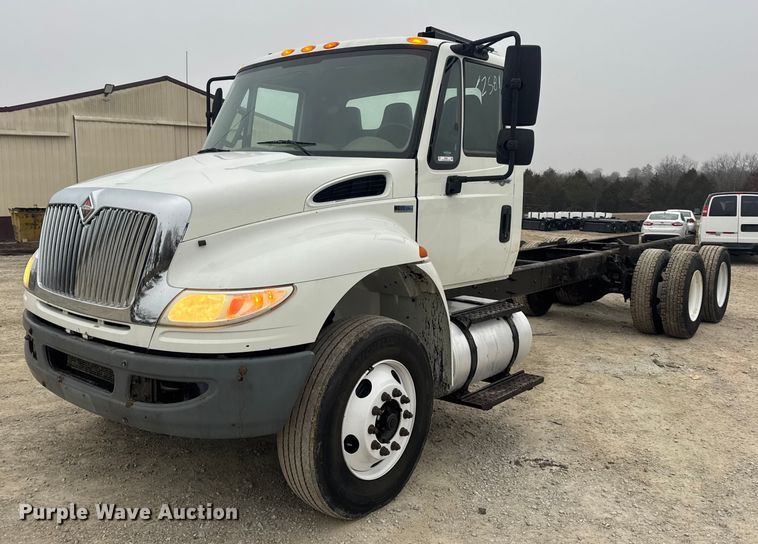 2013 International 4400 truck cab and chassis - EN0821