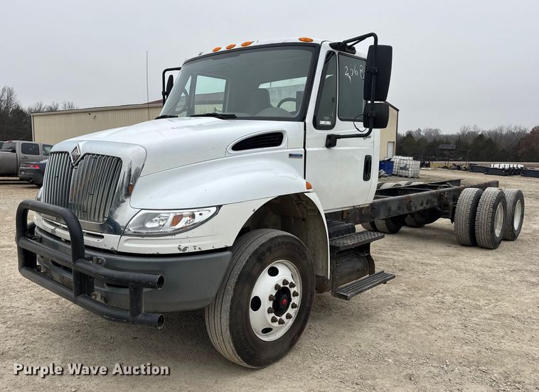 2009 International 4400 truck cab and chassis - EN0822