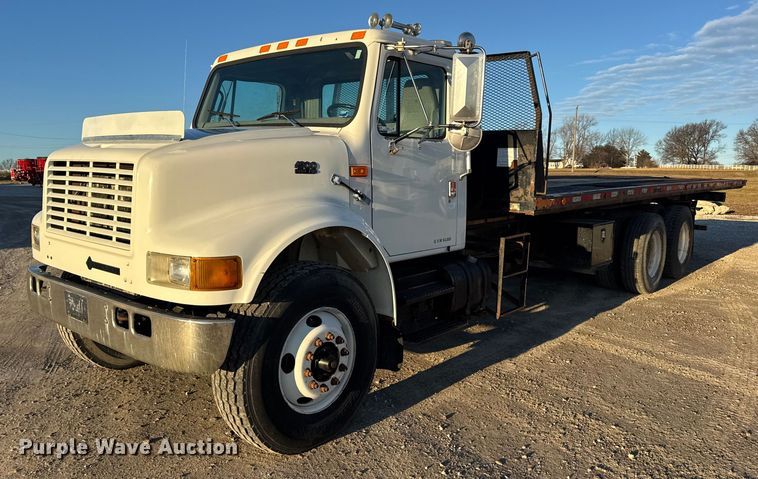1998 International 4900 rollback truck - EN0862