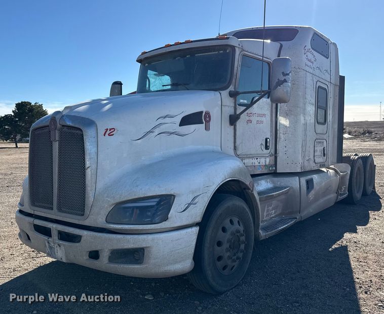 2012 Kenworth T660 semi truck - EP2763