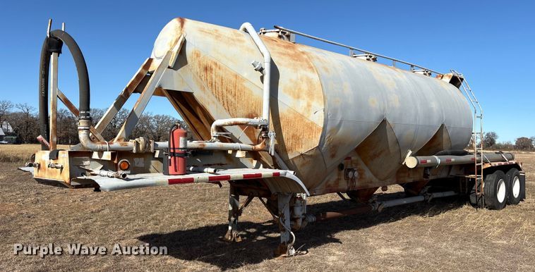 1975 Fruehauf pneumatic dry bulk trailer - ET7486