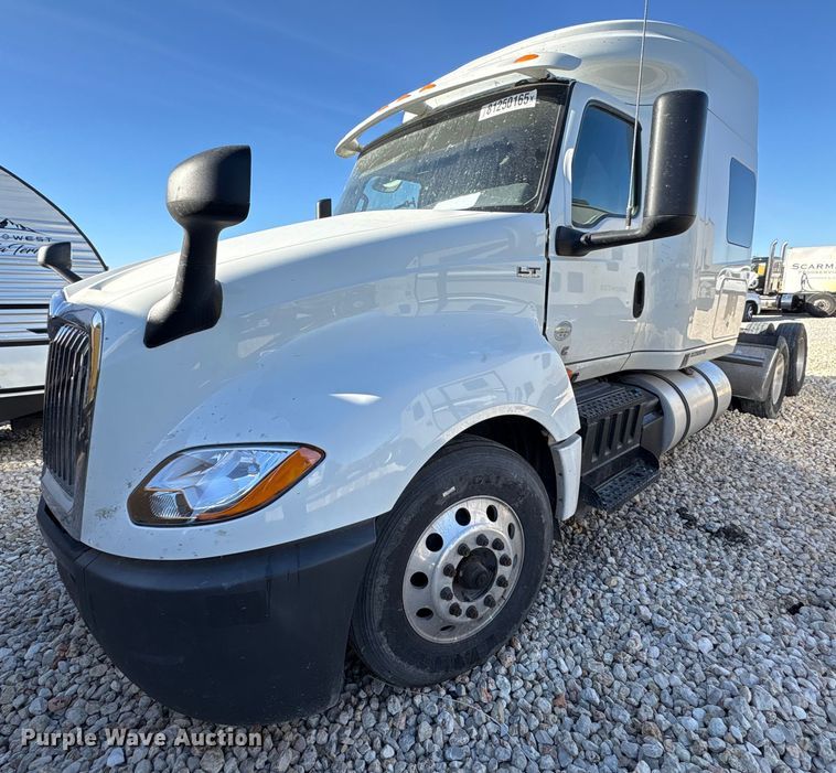 2019 International LT625 semi truck - YA1151
