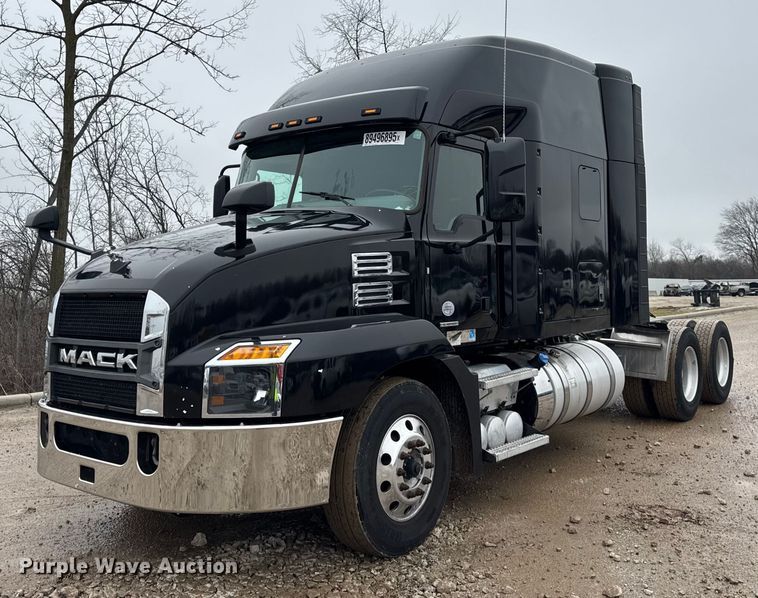 2020 Mack Anthem semi truck - YA1382