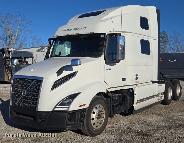 2023 Volvo VNL semi truck - YA1455