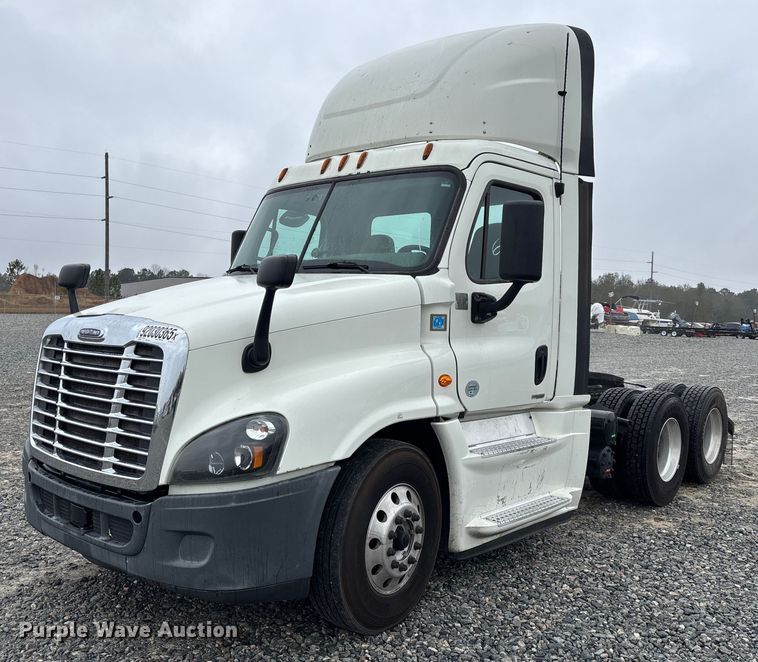 2016 Freightliner Cascadia semi truck - YA1508