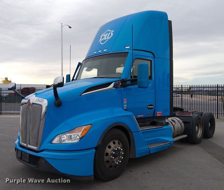 2023 Kenworth T680 semi truck - YA1809